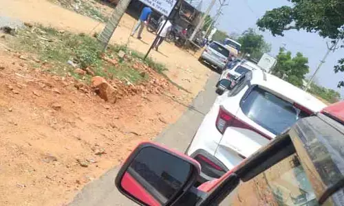 Traffic Jam: శ్రీశైలం వెళ్లే వారికి బిగ్ అలర్ట్.. ఆ రూట్లో భారీగా ట్రాఫిక్‌ జామ్‌