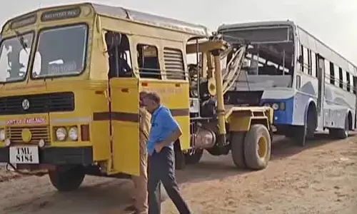 ప్రముఖ పుణ్యక్షేత్రం వద్ద ఘోర రోడ్డు ప్రమాదం.. స్పాట్‌లోనే నలుగురు దుర్మరణం