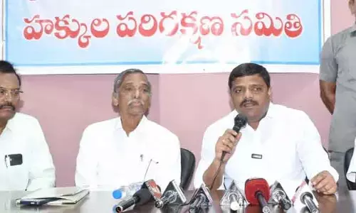 26 బీసీ కులాలను తెలంగాణలో చేర్చే నిర్ణయాన్ని బీసీ కమిషన్ పునఃసమీక్షించాలి