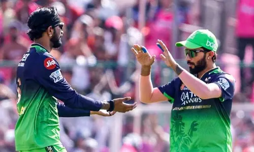 గ్రీన్ జెర్సీలో ఆర్సీబీ ప్లేయర్లు..  అందుకోసమే