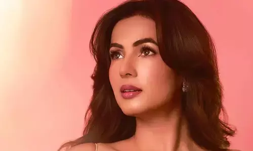 Sonal Chauhan : గ్లామర్‌తో రెచ్చగొడుతున్న బొద్దుగుమ్మ