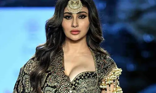 Mouni Roy: ఫేస్ సర్జరీతో అందవికారంగా తయారైన హీరోయిన్.. వాళ్లకు అదే ఆనందం అంటూ కామెంట్స్