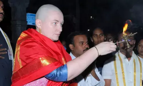 తిరుమల శ్రీవారిని దర్శించుకున్న పవన్ కళ్యాణ్ సతీమణి