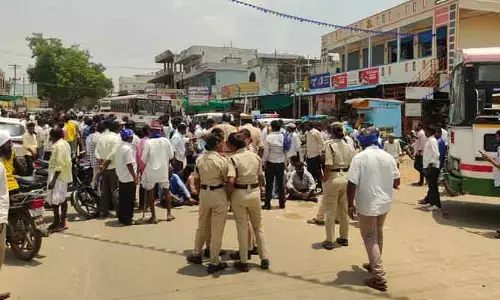 లింగంపేటలో ముదిరిన ఫ్లెక్సీ వివాదం