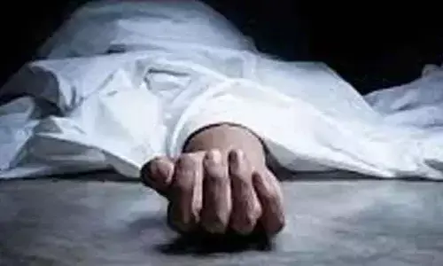 ద్విచక్ర వాహనం అదుపుతప్పి వ్యక్తి మృతి