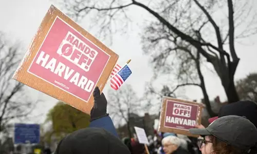 Harvard: హార్వర్డ్ యూనివర్సిటీకి నిధుల నిలిపివేత.. ట్రంప్ కీలక నిర్ణయం