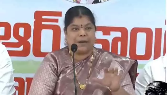 సొంత నేతలే కుట్ర చేస్తున్నారు: కంటతడి పెట్టుకున్న విశాఖ మేయర్ సొంత నేతలే కుట్ర చేస్తున్నారు: కంటతడి పెట్టుకున్న విశాఖ మేయర్