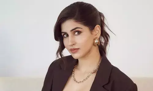 Sakshi Malik : కవ్వించే అందాలతో మైమరిపిస్తున్న సాక్షి మాలిక్