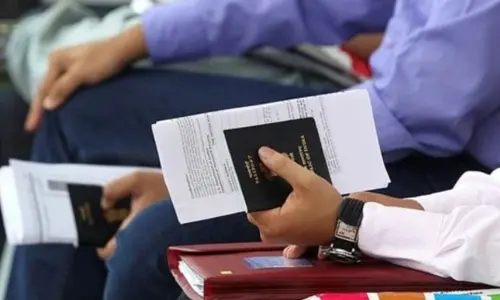 Indian students: ఐదేళ్లలో తొలిసారిగా.. ఆ దేశాలకు భారీగా తగ్గిన భారత విద్యార్థులు