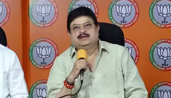 మోడీ, అమిత్ షాలపై మాట్లాడే నైతిక హక్కు మీకు లేదు.. బీజేపీ నేత రామచంద్రరావు ఫైర్ మోడీ, అమిత్ షాలపై మాట్లాడే నైతిక హక్కు మీకు లేదు.. బీజేపీ నేత రామచంద్రరావు ఫైర్