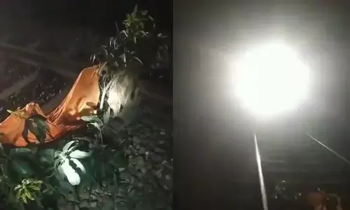 రైలును బోల్తా కొట్టించే కుట్ర? గరీబ్ రథ్‌కు తప్పిన ప్రమాదం.. ట్రాక్‌పై పెద్ద దుంగ, కొమ్మలు