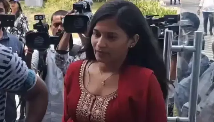 15 మంది ఒకేసారి దాడి...  నార్సింగి PSకు లావణ్య