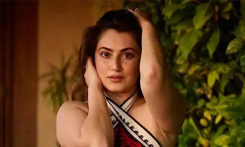 Shivaleeka Oberoi Pathak : గ్లామర్‌తో రెచ్చగొడుతున్న హాట్ బ్యూటీ