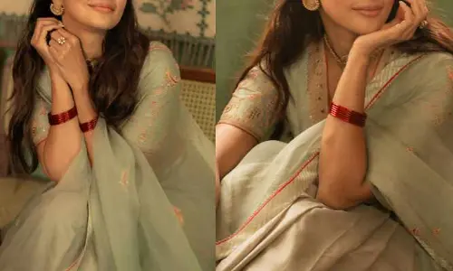 చీరకట్టులో మహాలక్ష్మిని తలపిస్తున్న టాలీవుడ్ హీరోయిన్.. శారీలో ముద్దొస్తున్నావంటూ కామెంట్స్