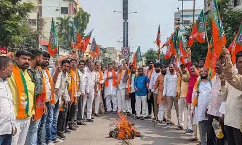 అంజన్‌కుమార్‌ యాదవ్‌ వ్యాఖ్యలపై బీజేపీ ఆగ్రహం..హైదరాబాద్‌లో నిరసనలు