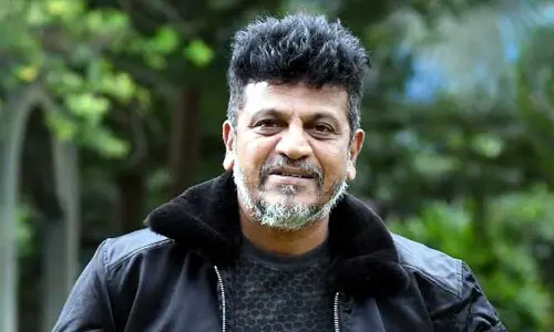 Shivaraj Kumar : చిన్నపిల్లాడి నుంచి సైకిల్ తీసుకుని రైడె ఎంజాయ్ చేసిన స్టార్ హీరో.. నెట్టింట క్యూట్ వీడియో వైరల్