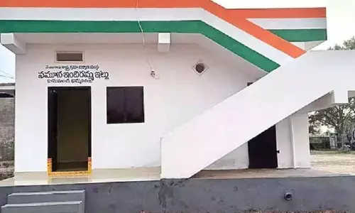ఇందిరమ్మ ఇళ్ల పథకంలో తప్పుడు సమాచారం..బిల్ కలెక్టర్ తొలగింపు