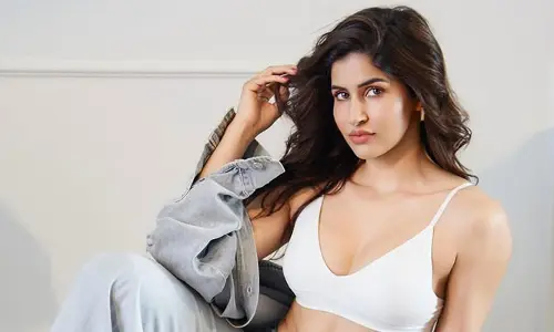 Sakshi Malik : గ్లామర్‌తో రెచ్చగొడుతున్న బొద్దుగుమ్మ