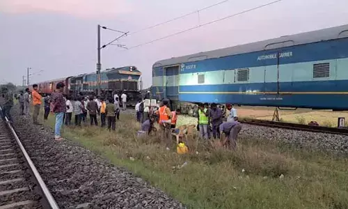 Breaking: ఏపీలో పట్టాలు తప్పిన రైలు