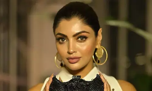 Akanksha Puri : కిల్లింగ్ లుక్స్‌తో మతి పోగొడుతున్న అందాల రాశి
