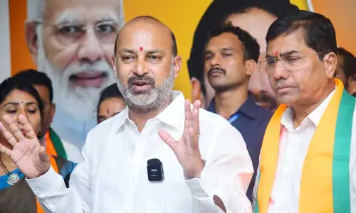 వాళ్లంతా నక్సలైట్ల వారసులు.. బండి సంజయ్ హాట్ కామెంట్స్