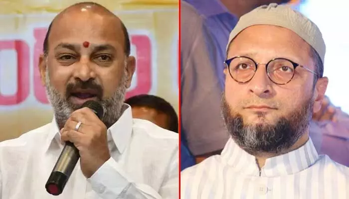 పాతబస్తీలో అంబేద్కర్ విగ్రహం ఎక్కడైనా ఉందా?.. MP అసద్కు బండి సంజయ్ కౌంటర్ పాతబస్తీలో అంబేద్కర్ విగ్రహం ఎక్కడైనా ఉందా?.. MP అసద్కు బండి సంజయ్ కౌంటర్