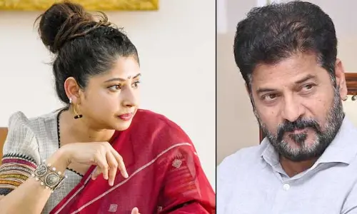 ప్రభుత్వాన్ని డ్యామేజ్ చేసేలా స్మితా సబర్వాల్ తీరు.. ఇష్యూ పెద్దదని తెలిసి కూడా వరుస ట్వీట్లు