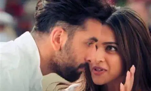 ఉఫ్‌ఫ్‌ఫ్... మరీ ఇంత హాట్ కిస్ చూస్తే సింగిల్స్ ఏమైపోతారో.. స్టార్ హీరోహీరోయిన్ల లిప్‌కిస్ లీక్...