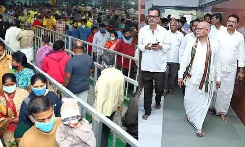 ఆకస్మికంగా క్యూలైన్ల తనిఖీ.. భక్తులకు అద‌న‌పు ఈవో కీలక సూచనలు