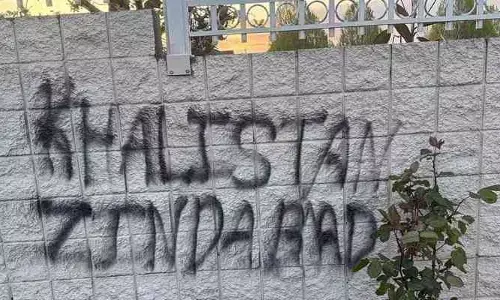 Khalistani: కెనడాలో ఖలిస్థానీల దుశ్చర్య.. వాంకోవర్‌లో గురుద్వారా ధ్వంసం