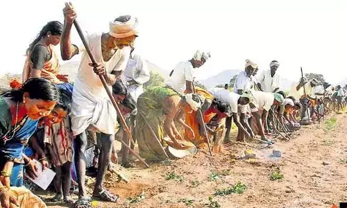ఉపాధి హామీ కూలీలకు బిగ్ షాక్.. పని దినాలను తగ్గించిన కేంద్రం