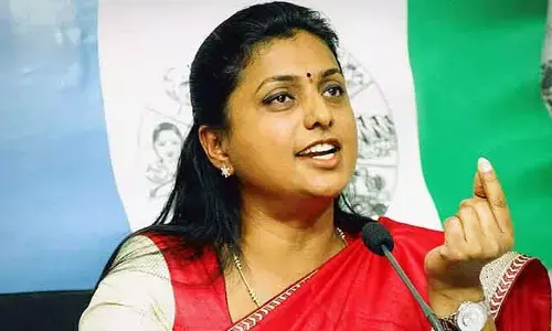 RK Roja: ఆంజనేయులును అక్రమంగా అరెస్ట్‌ చేశారు.. మాజీ మంత్రి రోజా ఫైర్