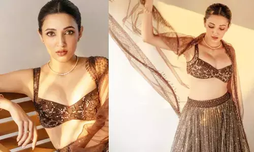 Neha Shetty : ఉప్పొంగిపోతున్న ఎదఅందాలతో కుర్రాళ్లకు హీట్ పుట్టిస్తోన్న టిల్లు హీరోయిన్