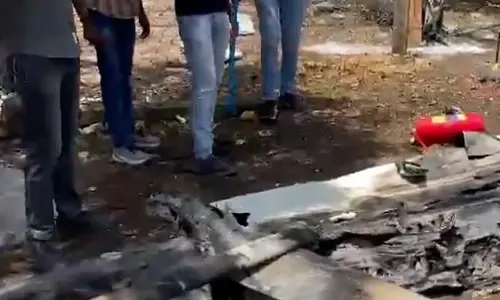 Aircraft crash: శిక్షణా విమానం కూలి పైలట్ మృతి.. గుజరాత్‌లో ఘటన