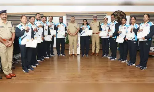 తెలంగాణ పోలీస్ కు 18 పతకాలు : డీజీపీ అభినందనలు