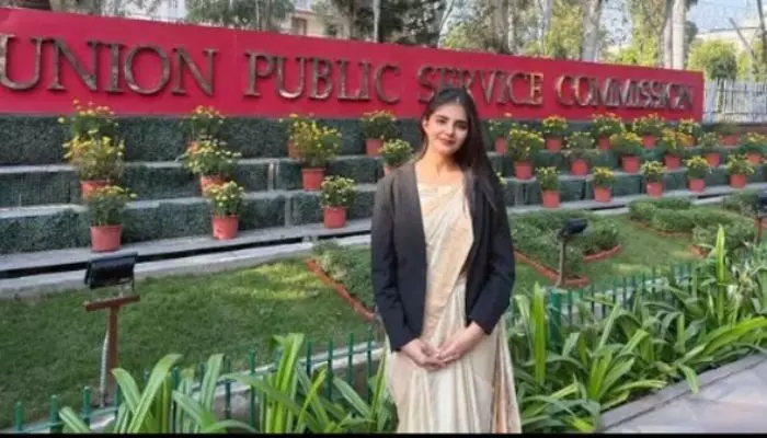 UPSC Success Story: మోడల్ కాదు..యూపీఎస్సీ టాపర్...ఆమె అందాన్ని చూస్తే మీరు కుళ్ళుకోవడం ఖాయం UPSC Success Story: మోడల్ కాదు..యూపీఎస్సీ టాపర్...ఆమె అందాన్ని చూస్తే మీరు కుళ్ళుకోవడం ఖాయం