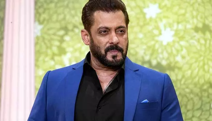 Salman Khan : సల్మాన్ ఖాన్ ఇంట్లోకి ఆగంతుకుడు.. అరెస్ట్! Salman Khan : సల్మాన్ ఖాన్ ఇంట్లోకి ఆగంతుకుడు.. అరెస్ట్!