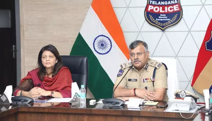 సైబర్ నేరాలను అరికట్టేందుకు ప్రత్యేక చర్యలు: డీజీపీ సైబర్ నేరాలను అరికట్టేందుకు ప్రత్యేక చర్యలు: డీజీపీ