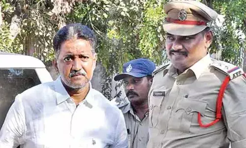 Vallabhanani: మళ్లీ ఎదురుదెబ్బ.. అప్పటి వరకు జైల్లోనే..?