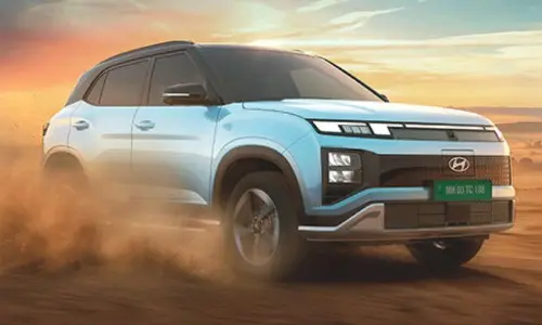 Electric Car: ఎలక్ట్రిక్ కార్ కొనాలనుకుంటున్నారా? ఇదే మంచి ఛాన్స్.. ఆ కారు పై అదిరే ఆఫర్
