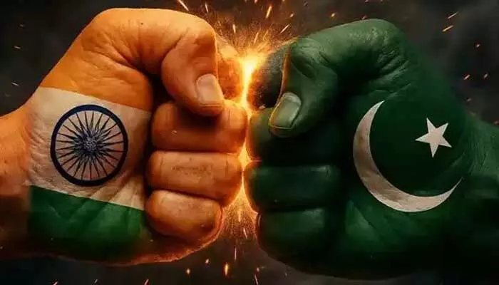 Bharat vs Pak : పాక్ రివేంజ్ నిర్ణయాలు.. దేనికైనా సిద్ధంగా ఉండాలని సైన్యానికి ఆదేశాలు Bharat vs Pak : పాక్ రివేంజ్ నిర్ణయాలు.. దేనికైనా సిద్ధంగా ఉండాలని సైన్యానికి ఆదేశాలు