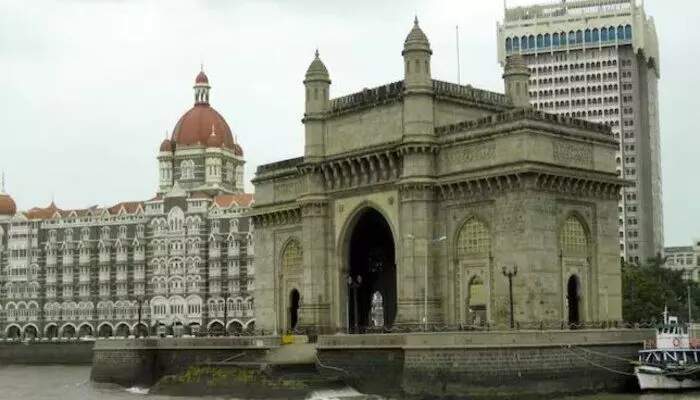 Mumbai: పెహల్గామ్ ఉగ్రదాడి తర్వాత ముంబైలో హై అలర్ట్ Mumbai: పెహల్గామ్ ఉగ్రదాడి తర్వాత ముంబైలో హై అలర్ట్
