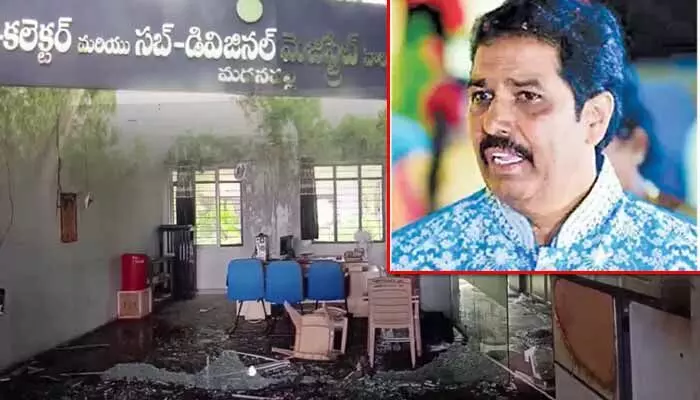 Breaking: మాజీ మంత్రి పెద్దిరెడ్డి అనుచరుడు మాధవరెడ్డి అరెస్ట్ Breaking: మాజీ మంత్రి పెద్దిరెడ్డి అనుచరుడు మాధవరెడ్డి అరెస్ట్