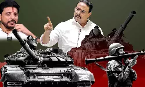 రివర్స్ గేర్.. కాంగ్రెస్ ఎమ్మెల్యే కేసీఆర్ పాట.. స్మితా సబర్వాల్‌కూ సపోర్ట్