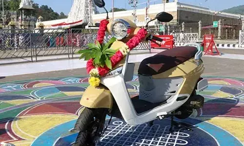 టీటీడీకి ఎల‌క్ట్రిక్ స్కూట‌ర్ విరాళం