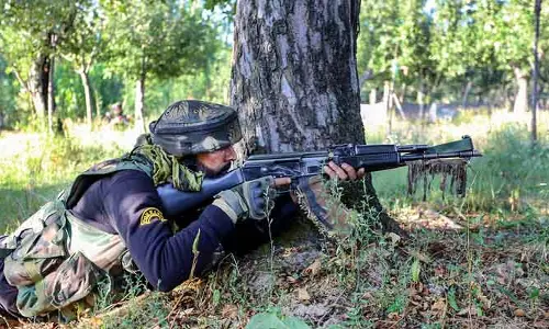 Encounter: కశ్మీర్‌లో భీకర పోరు