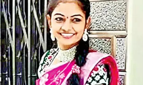 Viral  News: దారుణం.. బిడ్డ తెల్లగా పుట్టాడని భర్త అనుమానం.. మానసిక వేధింపులకు గురైన భార్య ఆత్మహత్య..