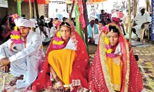 Viral News: ఒకే ముహుర్తానికి ఇద్దరిని పెళ్లిచేసుకున్న యువకుడు..ఈ వీడియో చూస్తే ఎవడ్రా  ఇంత టాలెంటెడ్ గా ఉన్నావ్ అనాల్సిందే