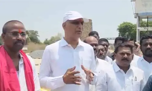 మంత్రి ఉత్తమ్ చెప్పేది ఒకటైతే జరిగేది ఇంకొకటి.. హరీష్ రావు సంచలన కామెంట్స్