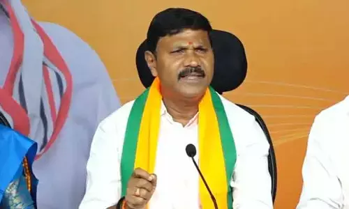 మతోన్మాద పార్టీకి ఆ రెండు పార్టీలు ఎలా మద్దతిస్తాయో చెప్పాలి.. బీజేపీ నేత కాసం డిమాండ్